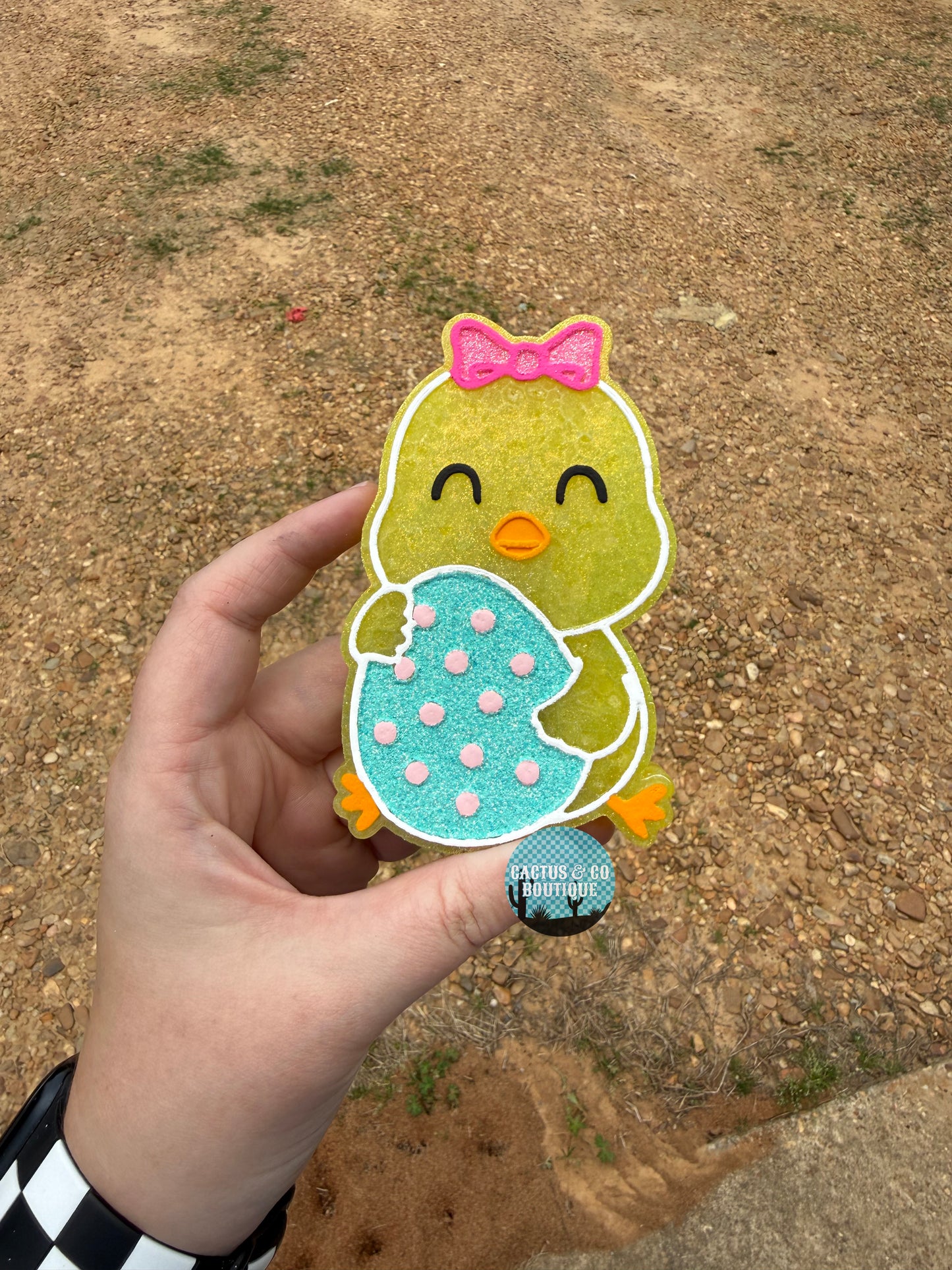 Chick with polkadot egg