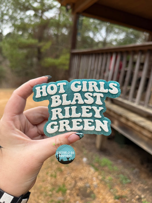 Hot Girls Blast Riley Green Freshie