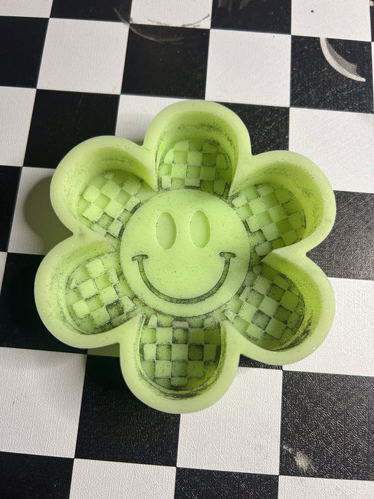 checkered smiley - hey lo
